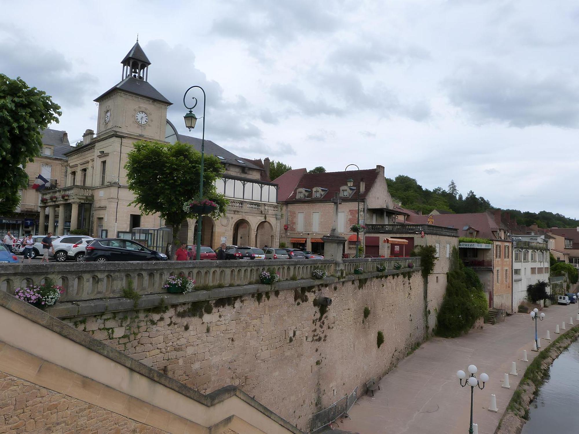 Lumineux, Bien Situe Et Tres Calme + Parking Prive Apartment Le Bugue Exterior photo