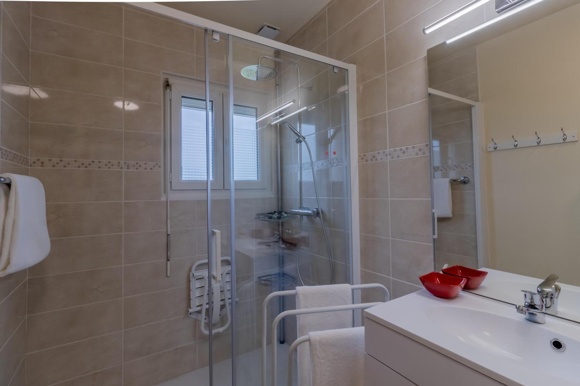 Lumineux, Bien Situe Et Tres Calme + Parking Prive Apartment Le Bugue Exterior photo